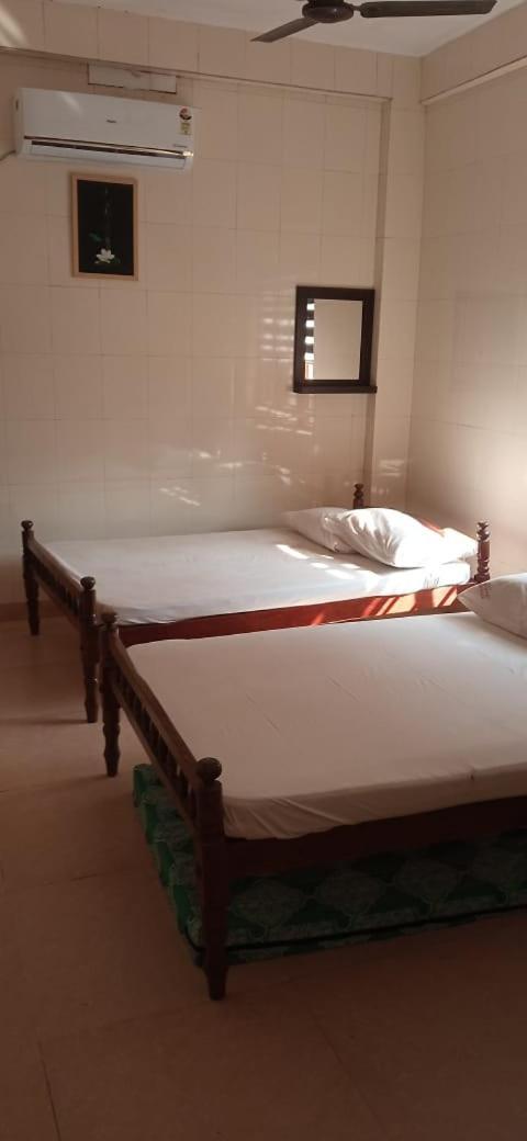 Sivaranjini Tourist Villa Guruvayur Bagian luar foto
